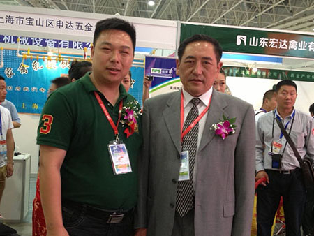 瑞泰风品牌创始人与工程院院士陈焕春合照