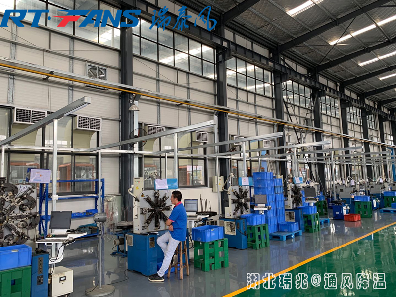 夏天如果车间厂房要保持正常运作状态，环保空调必不可少!