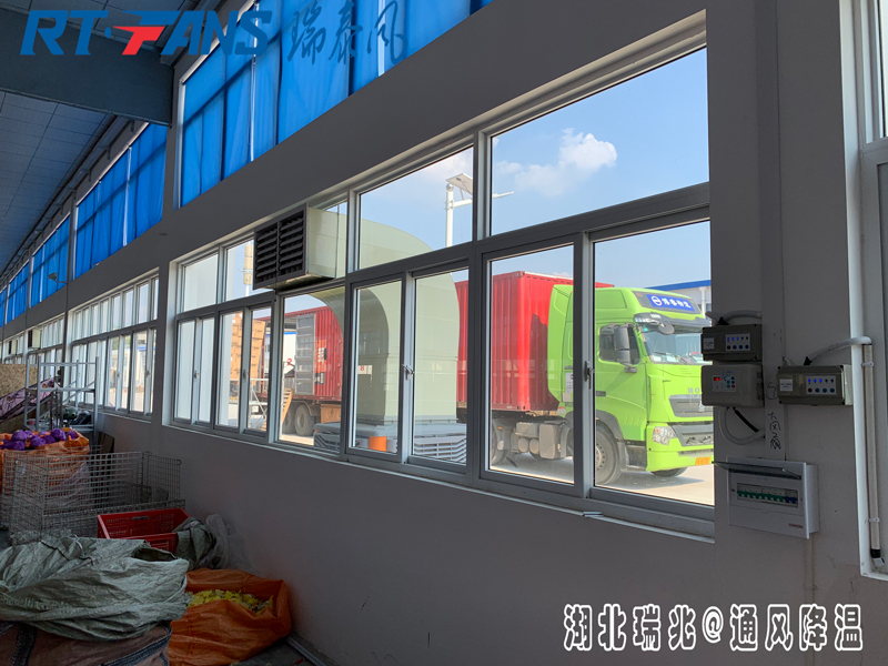 车间降温使用环保空调，为车间创造良好的工作环境
