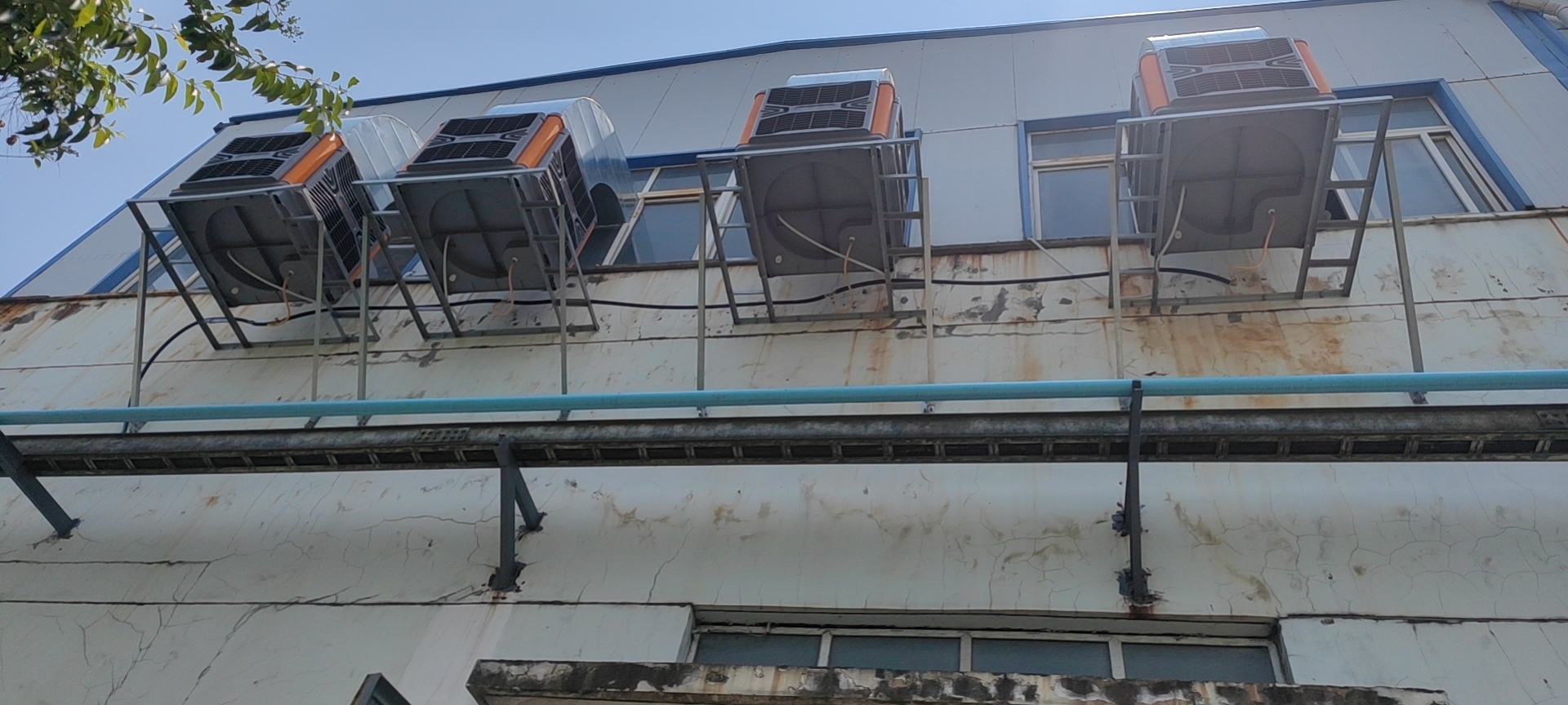 厂房降温大部分人都会这么选择